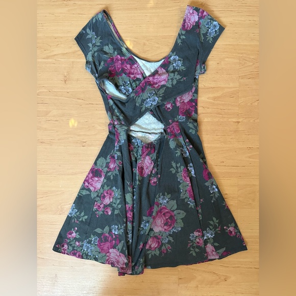 Floral midi dress from American Eagle - Picture 4 of 11